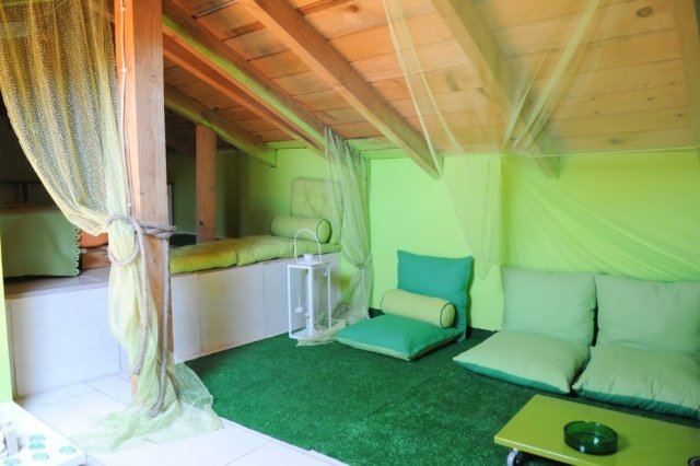 Apartamento com telhado inclinado no sótão - quarto juvenil eclético-mobília-idéias-errikos-arte design
