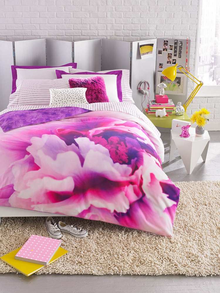 quarto-jovem-cor-design-menina-cinza-claro-volet-amarelo-acentos