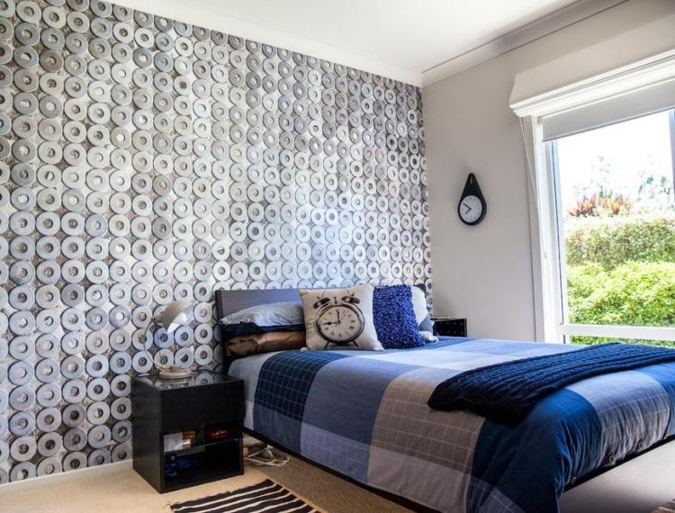 quarto-jovem-cor-design-menino-papel de parede-cinza-colcha-azul