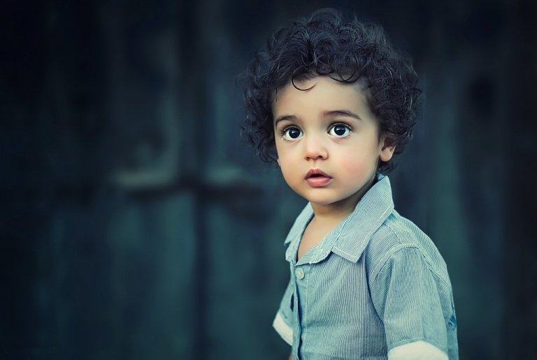 Corte de cabelo infantil meninos com cachos