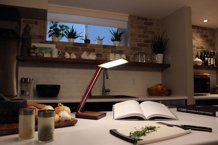 wireless-carregando-aerelight-table-lamp-red-kitchen
