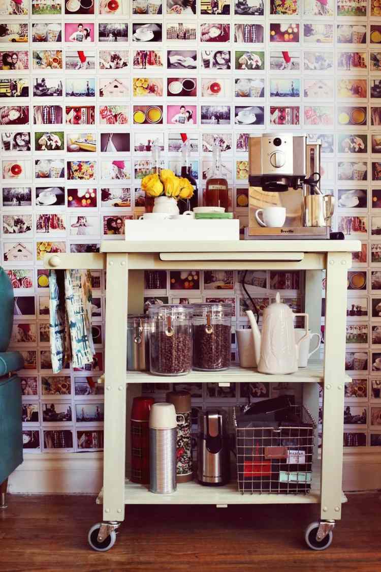 Monte uma estação de café em carrinho para a cozinha, pendure fotos na parede
