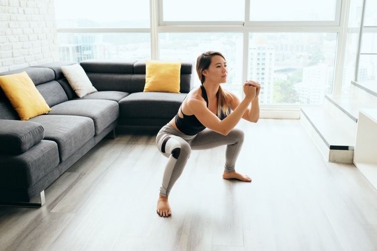 Treino em casa - gasto de calorias em agachamentos