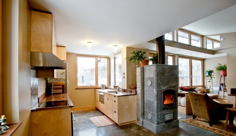 fogões de pedra-sabão cozinha aquecimento sala ampla móveis de madeira