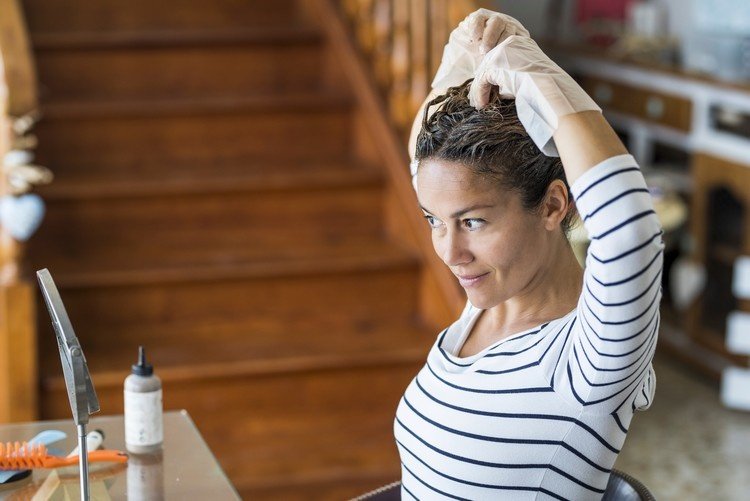 pode-se usar chá tintura de cabelo alternativas naturais de tintura de cabelo