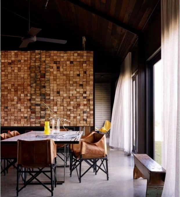 decoração de parede em madeira natural, cores de tendência em design de interiores