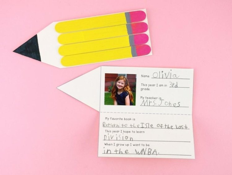 Cartão de volta à escola criando ideias para crianças na escola primária