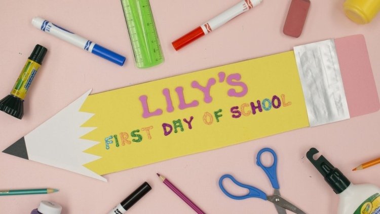 cartão do primeiro dia da escola com os parabéns
