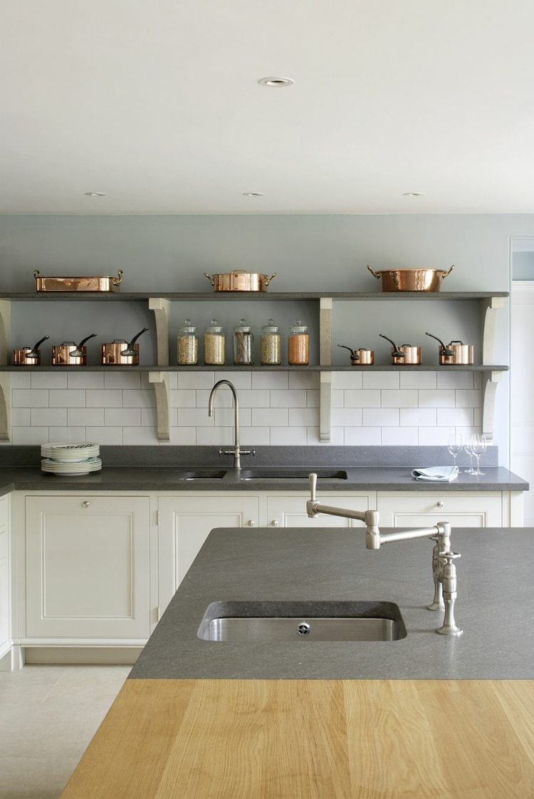 cozinha-country-style-modern-shelving-idea-copper-pot-grey-worktop