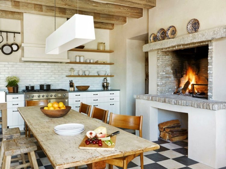 cozinha-country-moderno-mediterrâneo-lareira-pobre-mesa de jantar-minimalista-armários