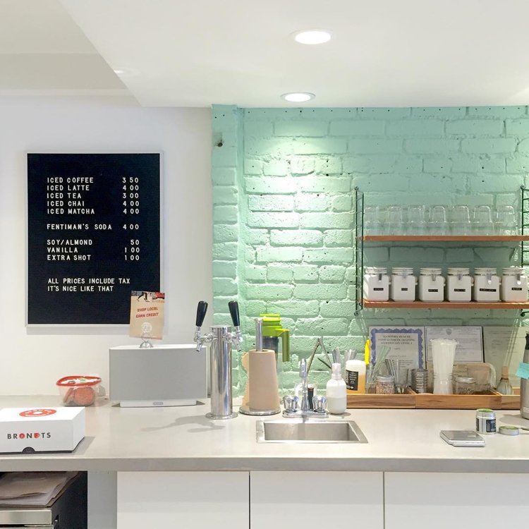 cozinha pastel design moderno cor da parede verde menta branco