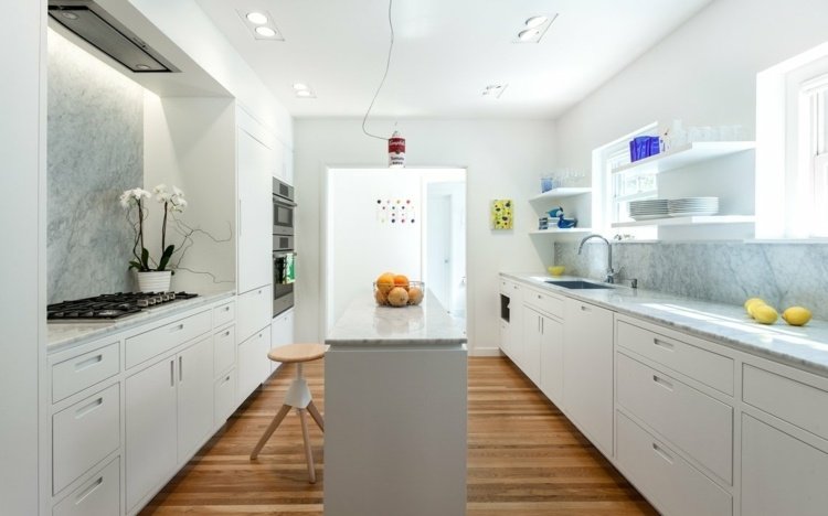cozinha em branco manter limpo bancada cozinha parede traseira pedra natural parquet madeira