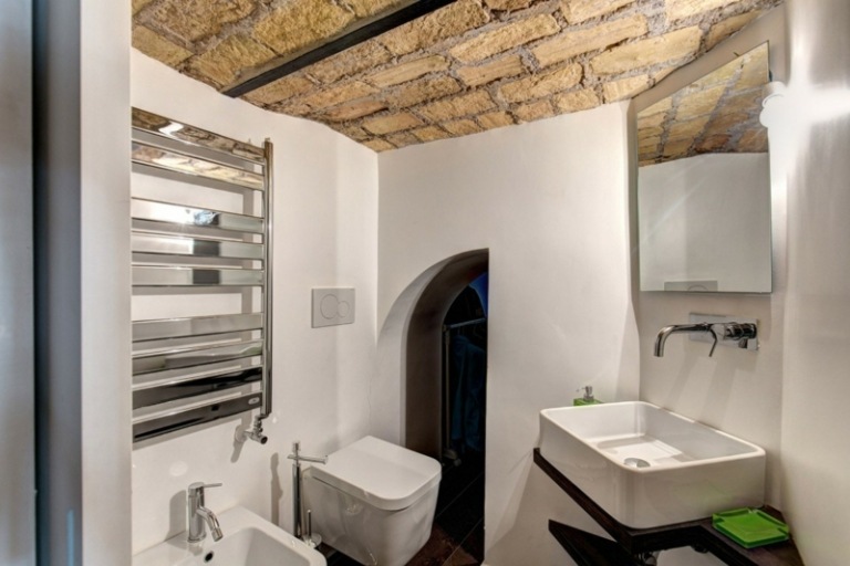 projeto da cozinha branco alto brilho vaso sanitário espelho de canto banheiro radiador brilhante cromado