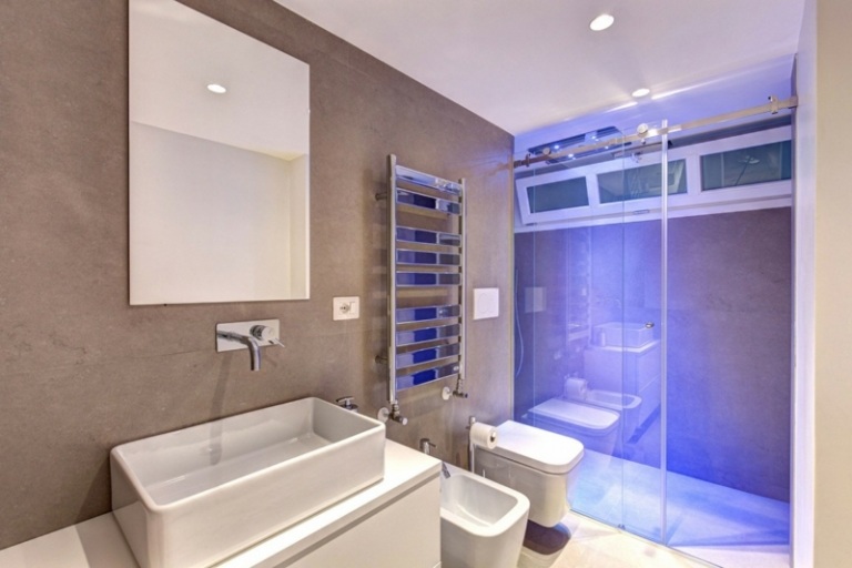 projeto da cozinha branco alto brilho iluminação azul chuveiro pia do banheiro