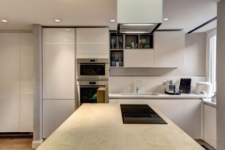projeto da cozinha em branco alto brilho ilha de cozinha armários com detalhes em cinza