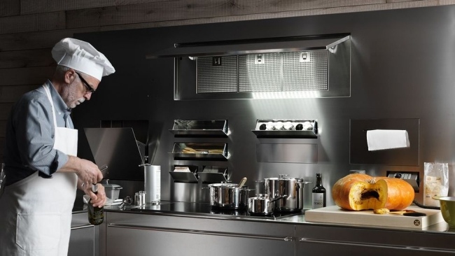 Compartimentos de prateleiras integrados ao capô de cozinha de design italiano de aço inoxidável