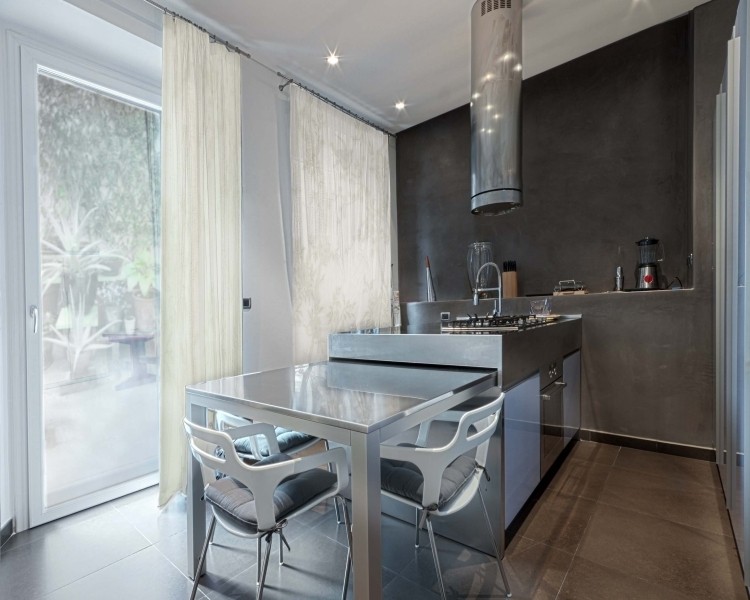 cortinas de cozinha-moderno-branco-cozinha-minimalista-aço inoxidável-cinza-área de jantar