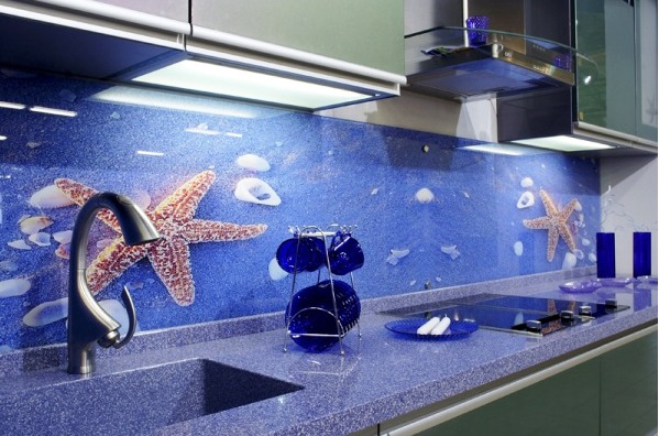 Foto estrela-do-mar de vidro acrílico na parede do fundo da cozinha