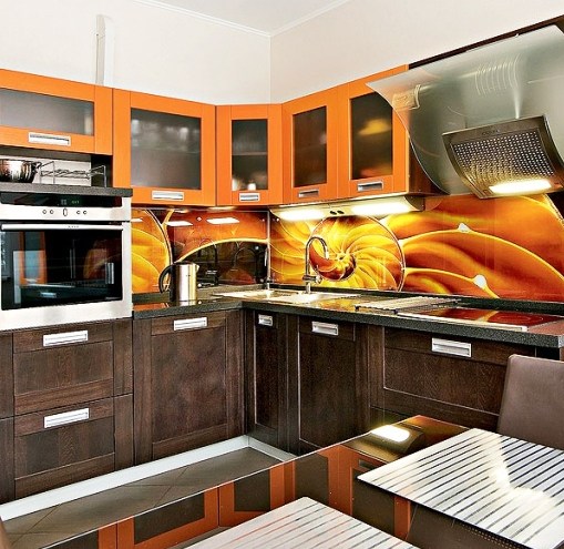 cozinha-armários-laranja-marrom-foto-impressão-espelho com azulejos