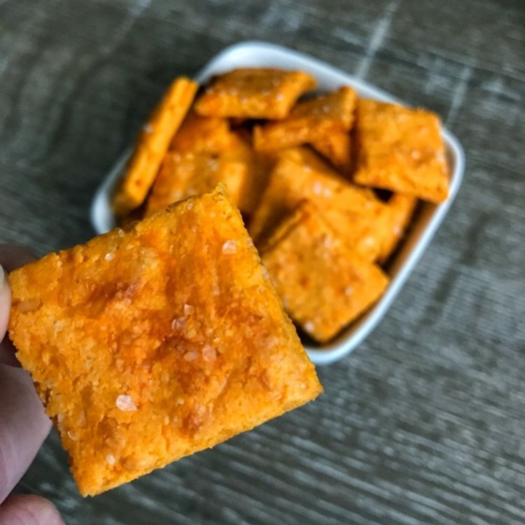 lanches com baixo teor de carboidratos à noite receita de nutrição cetogênica biscoitos de queijo