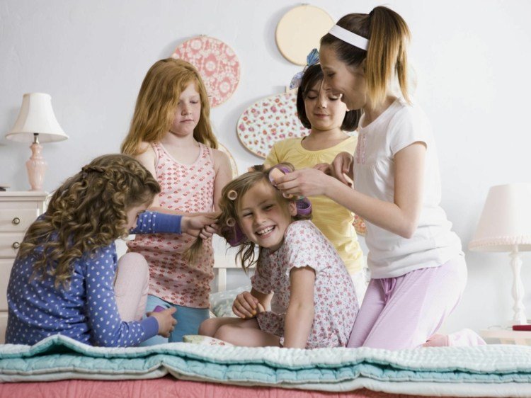 festa do pijama-ideias-meninas-cabeleireiro-cosméticos-diversão-jogos