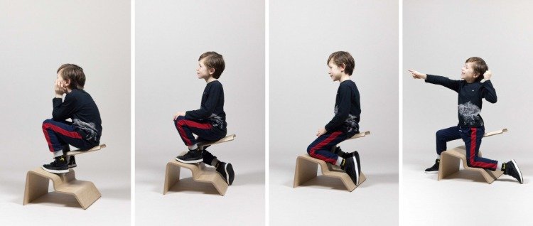 diferentes posturas e posições sentadas graças ao design de cadeiras infantis para salas de aula