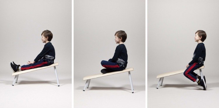 projeto de um banco de madeira com quatro pernas para crianças e alunos sentarem enquanto estudam