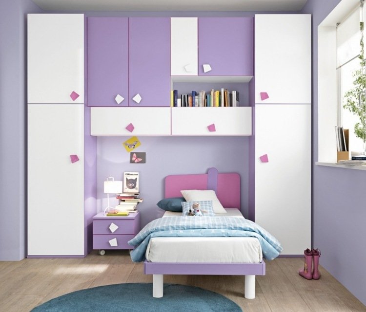 espaço infantil-design-ideias-roxo-branco-muitos-armário-armazenamento