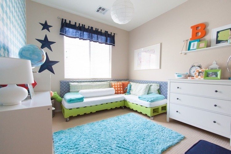 Quarto infantil verde azul bege cria combinações de cores para móveis e paredes
