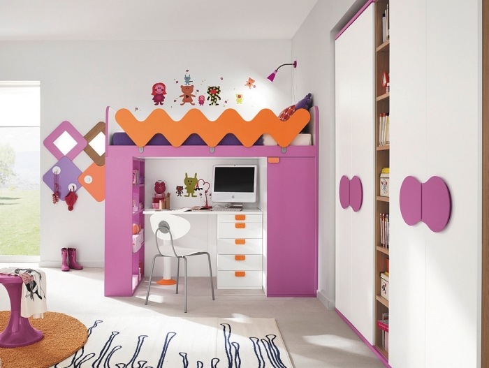 Quarto infantil design-ideias-cama loft-parapeito-motivo ondulado-laranja