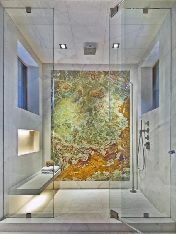 Cabine de duche em mosaico em formato de casa de banho pequena