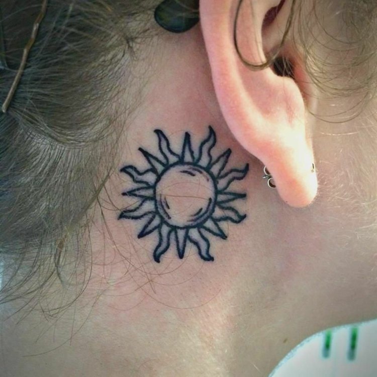 motivos de tatuagem de sol para mulheres monocromático pequeno