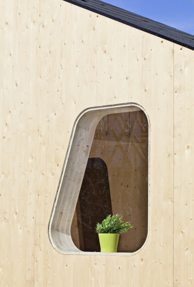Arquitetura sustentável de janela de vaso de planta de apartamento de estudante