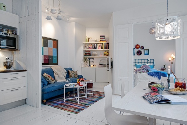 Apartamento pequeno - decoração em azul branco de estilo escandinavo