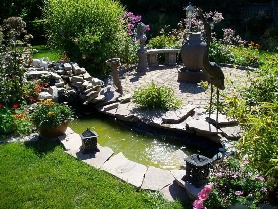 Jardim paisagístico fonte lagoa de água