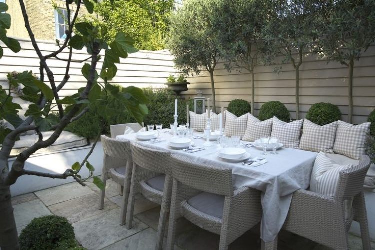 pequeno-jardim-design-estilo-gasto-sala-de-jantar-mesa-decoração-almofadas quadriculadas