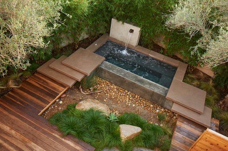 Pequeno-jardim-terraço-água apresenta-moderno