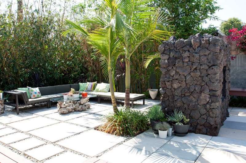 Idéias para um pequeno jardim com tela de privacidade de bambu