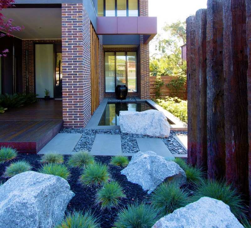 Pedras de pavimentação de cascalho com ideias de design de pequenos jardins