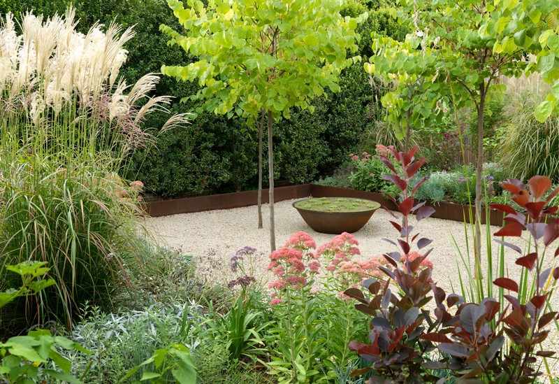Cama pequena com jardim elevado - aço Corten - idéias modernas