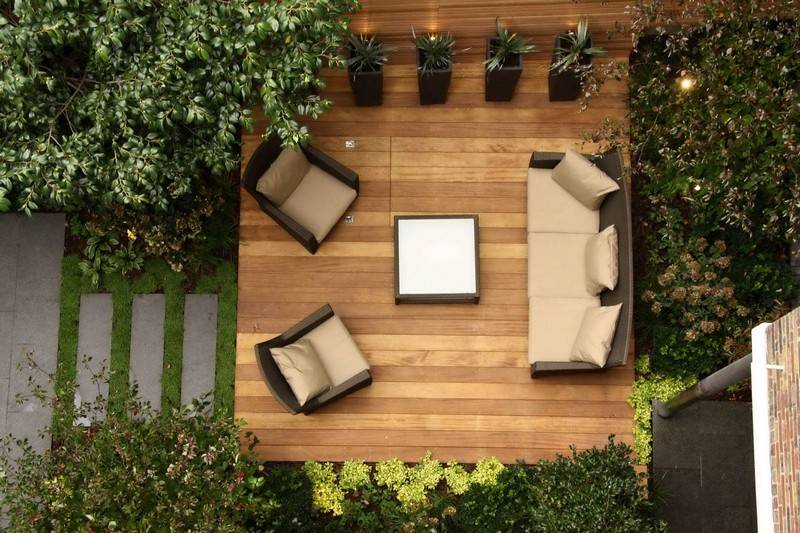 Pequeno jardim-terraço-móveis-plantas de madeira