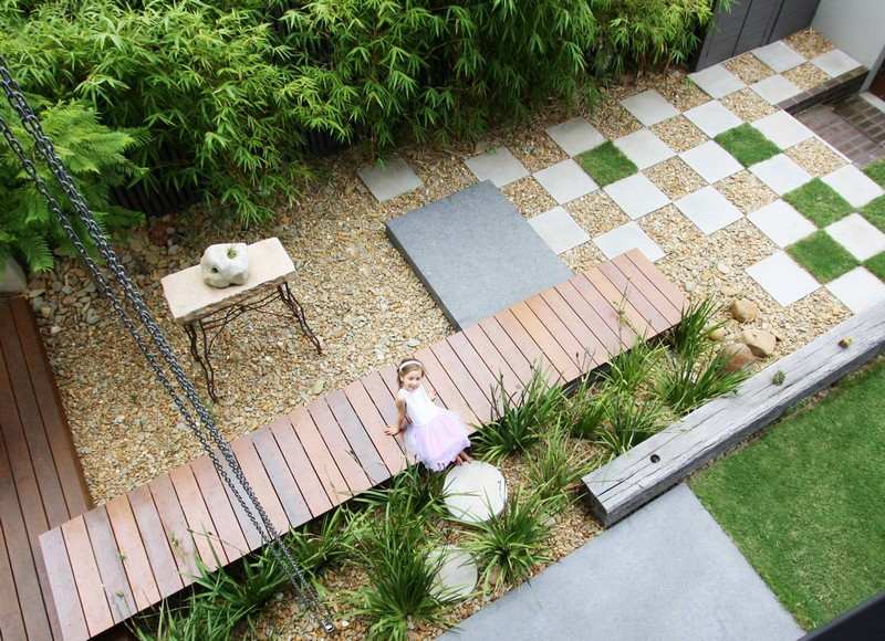 Pequeno jardim de cascalho-pavimentação-pedras-bambu