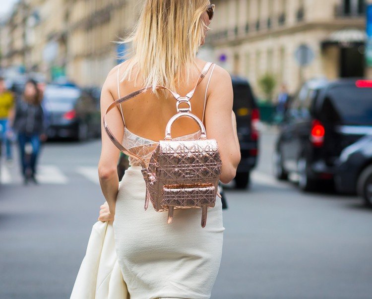 mochila-mochila-bolsa-outfit-metalizado-cores-fashion-dior