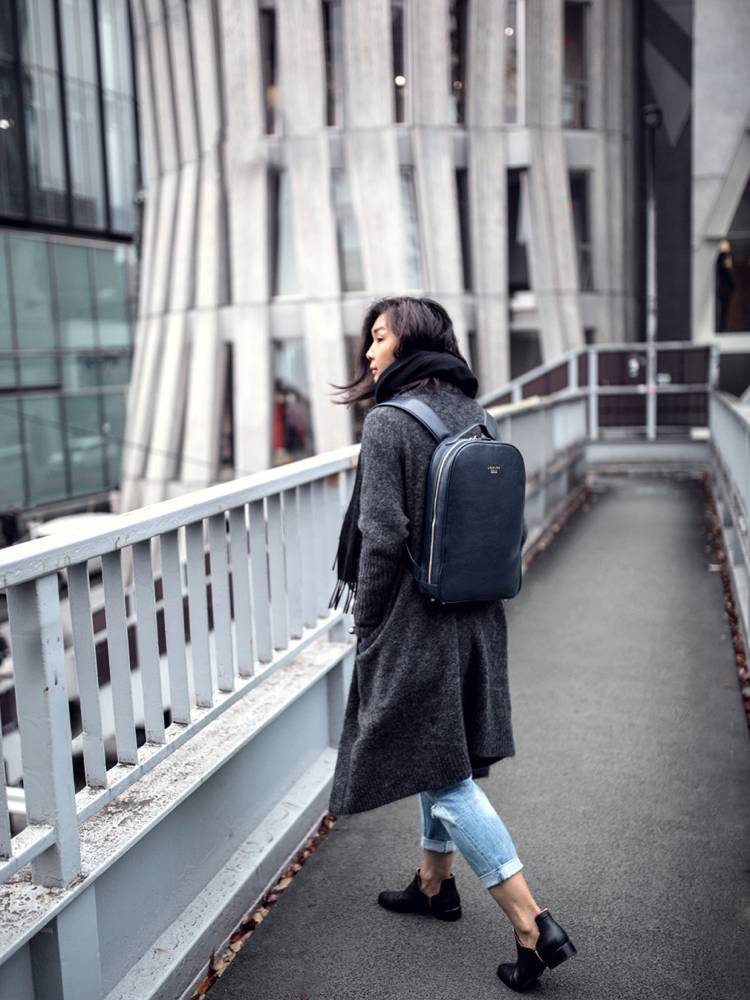 mochila-mochila-bolsa-roupa-couro-elegante-minimalista