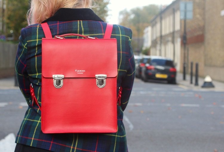 mochila-mochila-bolsa-roupa-couro-vermelho-vintage-escola