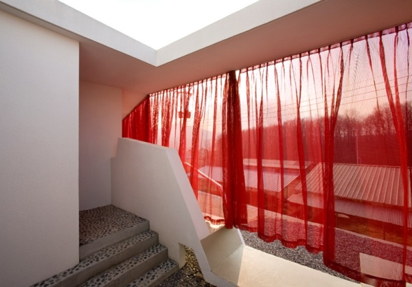cortinas vermelhas na sala