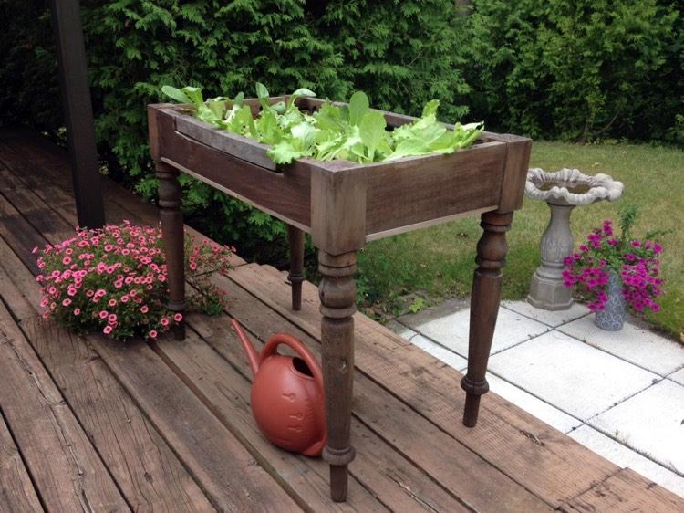 Mesa-de-cabeceira elevada-construir-salada-varanda