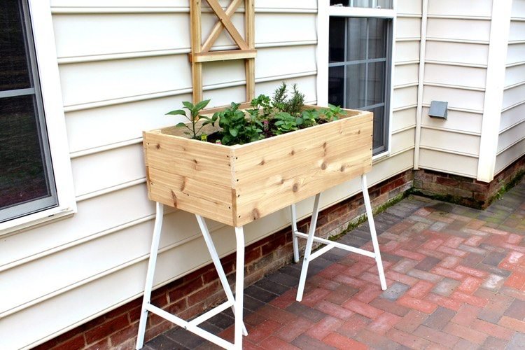 Cama elevada, mesa, varanda, ikea, estrutura de metal, cedro, vaso de madeira