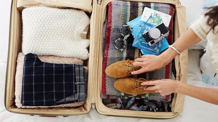 Empacotando malas -checklist-dicas-organizando-classificando-roupas
