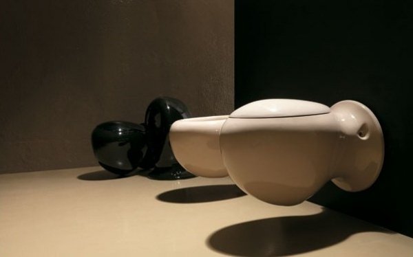 Sanita redonda em preto e branco com design NIC